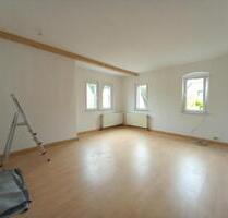 gemütliche 2 Zimmer Wohnung in schöner Lage in Neukirchen - Neukirchen/Pleiße
