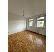 Altbauwohnung 3,5 Zimmer mit Balkon im 1. OG in Rüttenscheid! - Oberhausen Biefang