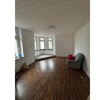 8 Zimmer auf 145qm im 2 Og (renovierungsbedürftig) - Gelsenkirchen Erle