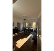 möbliertes WG-Zimmer in renovierter Altbauwohnung in Bad Cannstat - Stuttgart Bad Cannstatt