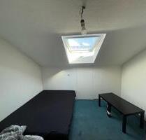 Kleines Zimmer mit Abstellraum - 490,00 EUR Kaltmiete, ca.  22,00 m² in Tübingen (PLZ: 72070)