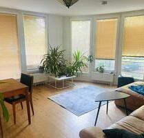 Zimmer in heller, ruhiger Wohnung in Neukölln mit Süd-Balkon - Berlin