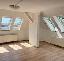 Freies WG-Zimmer im Dachgeschoss verfügbar! - Kiel Neumühlen-Dietrichsdorf