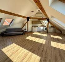 Dachgeschoss-Wohnung mit 3ZKB in zentraler Lage WG-geeignet - Saarbrücken