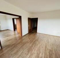 Helle 4,5 Zimmer Wohnung in ruhiger, zentraler Lage mit Balkon - Burgkunstadt