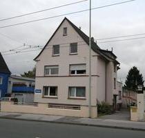 3 Zimmer Wohnung Hochparterre 80 qm kompl. renoviert + Kfz Platz - Solingen Mitte