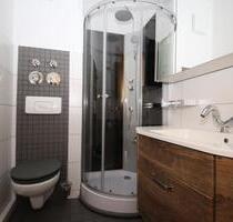 RENOVIERT! **2-Zimmer-Wohnung mit saniertem Badezimmer und Balkon zu vermieten** - Plauen Altstadt