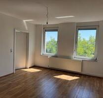 Sonnige 4 Zimmer Wohnung, ca. 95 m² im 1. OG in 3 Parteien Haus - Helmstedt