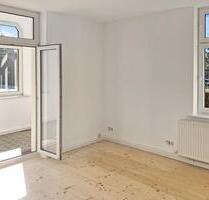 Renovierte 2.5 Zimmer Wohnung mit EBK und beheiztem Wintergarten - Dresden Klotzsche
