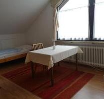 helles, geräumiges Zimmer in ruhiger Waldlage - Röttenbach