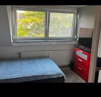Helles WG Zimmer für StudentenAzubis mit begehbaren Schrank - Osnabrück