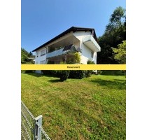 Reserviert 4,5 Zimmer Dachgeschosswohnung mit großem Grundstücksanteil und Carport in Südhessen - Mörlenbach