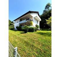 Helle 4,5 Zimmer Dachgeschosswohnung mit großem Grundstücksanteil und Carport in Südhessen - Mörlenbach