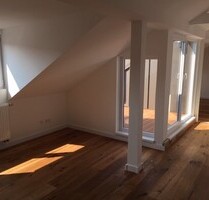 Neuwertige 3-Zimmer-DG-Wohnung mit Loggia und KFZ-Stellplatz Nbg-Schweinau - Nürnberg