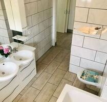 Grosse 6 Zimmer EG Wohnung mit Terrasse, kl. Garten und Garage - Hundeluft