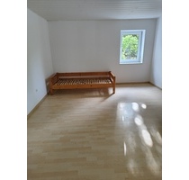 HELLES ZIMMER ZUR UNTERMIETE - 300,00 EUR Kaltmiete, ca.  25,00 m² Wohnfläche in Kürnach (PLZ: 97273)