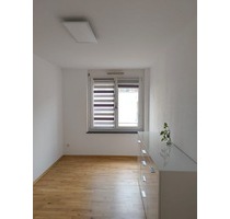WG Zimmer in Familienwohnung - 350,00 EUR Kaltmiete, ca.  12,00 m² Wohnfläche in Stuttgart (PLZ: 70599)