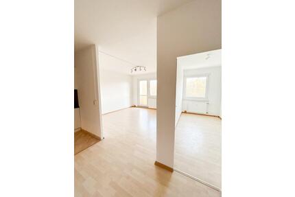 ENDLICH RAUS AUS DEM WG ZIMMER - helle, offene 3 Zimmer mit EBK & modernem Bad - Chemnitz Klaffenbach