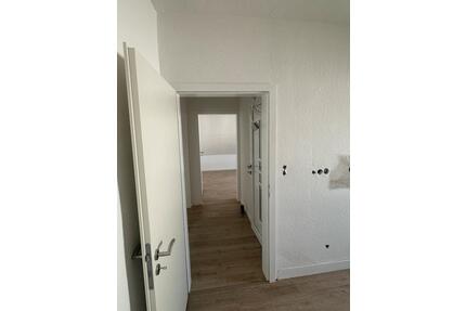Sanierte Wohnung 2-Zimmer Altbauwohnung mit Einbauküche 65qm2 - Flörsheim am Main