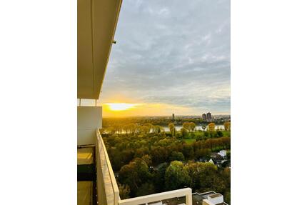 Teilmöbliertes Zimmer mit Domblick in Köln-Poll