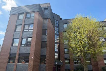 Helle 2 Zimmer Dachterrassenwohnung in gepflegter Umgebung in D-Benrath! - Düsseldorf