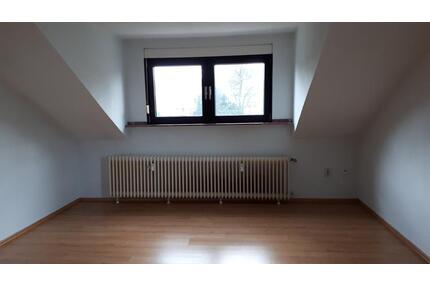 Schöne 2,5-Zimmer Mansardenwohnung mit Einbauküche - Köln Kalk