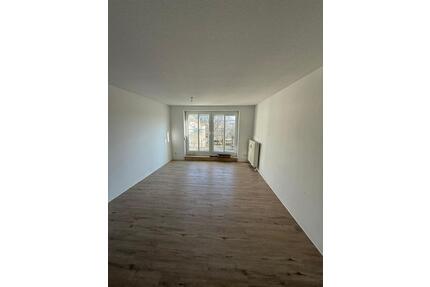 Großzügige 2,5-Zimmer mit Balkon Tageslichtbad und Wanne in guter Lage! - Limbach-Oberfrohna