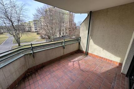 So viel Platz! 4 Zimmer mit Balkon und mit riesigem Wohnzimmer - Neuried