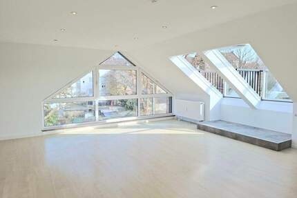 Helle, teilsanierte Dachgeschosswohnung in zentraler Lage von Recklinghausen-Süd!