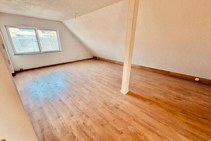 3 Zimmer Dachgeschoss Wohnung - 780,00&nbsp;EUR Kaltmiete, ca.&nbsp; 20,00&nbsp;m&sup2;&nbsp;Wohnfl&auml;che in Heilbronn (PLZ: 74078) Frankenbach