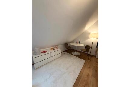 WG-Zimmer in harmonischer 4er-Frauen-WG in Frankfurt-Heddernheim - Waldenbuch