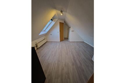 1 Zimmer WG FREI ab März - Männer WG - Langenhagen Brink