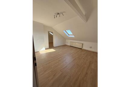 3-Zimmer Dachgeschoss Wohnung 5. Etage in Barmen - Wuppertal Unterbarmen