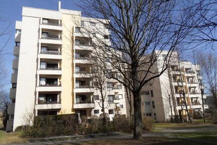 Wohngenuss auf dem Zollberg! 3 Zimmer mit Balkon - Esslingen am Neckar Pliensauvorstadt