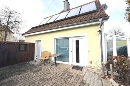 Neue 2 Zimmerwohnung mit Terrasse, großer Küche mit Esszimmer, außergewöhnlichem Wohnzimmer und Schlafzimmer - Freystadt Burggriesbach