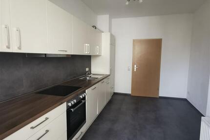 ***2 Zimmer mit Balkon, neuer EBK inkl. Spülmaschine, Bad mit Wanne und Dusche!*** - Chemnitz Ebersdorf