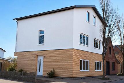 Hochwertig kernsanierte 3-Zimmer Altbauwohnung zu vermieten - Heide