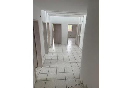 4 Zimmer DG 110qm Reichelsheim - 880,00&nbsp;EUR Kaltmiete, ca.&nbsp; 110,00&nbsp;m&sup2; in Reichelsheim (Odenwald) (PLZ: 64385)