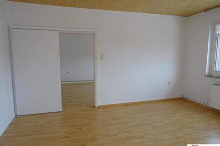 Mit Laminatboden! 3-4 Zimmer Wohnung im 5-Familienhaus in Bielefeld Ubbedissen!