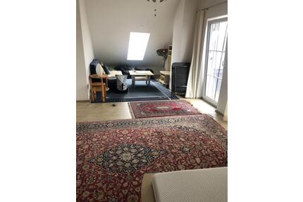 3 Zimmer (Schlafzimmer, großes Studio, eigenes Bad) möbliert - Neufahrn bei Freising Mintraching-Grüneck