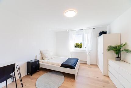 Helles, möbliertes WG Zimmer in einer 3er Frauen WG in zentraler Lage von Nürnberg