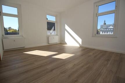 RENOVIERT! **Große 3-Zimmer-Wohnung mit saniertem Badezimmer zu vermieten** - Rosenbach Syrau
