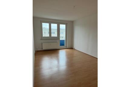 Helle 2-RW mit sonnigem Balkon - ideal für Singles oder Pärchen - Tageslichtbad - separate Küche - Magdeburg Leipziger Straße