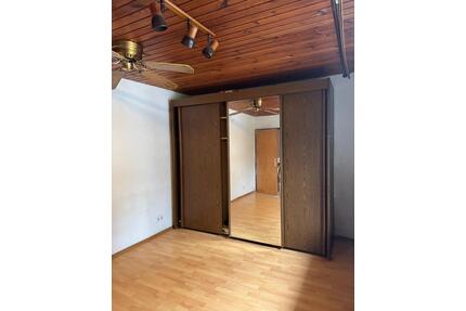 1 Zimmer in WG - 450,00&nbsp;EUR Kaltmiete, ca.&nbsp; 20,00&nbsp;m&sup2; in Crailsheim (PLZ: 74564)