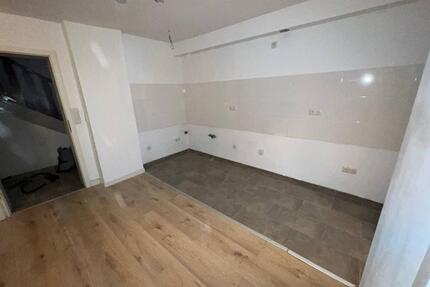 halb barrierefrei kleine schöne helle 2-Zimmer Wohnung - Duisburg Beeck