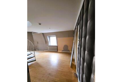 Maisonette-DG mit Dachterrasse & Skylineblick – renovierungsbedür - Frankfurt am Main Innenstadt 1