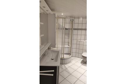 Renovierte gehobene 2-Zimmer Dachgeschosswohnung in Schloss Holte - Schloß Holte-Stukenbrock