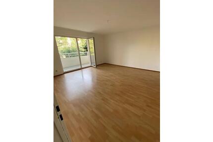 Neu renovierte 3 Zimmer Wohnung in ruhiger Lage inkl. Stellplatz - Offenbach am Main Bieberer Berg