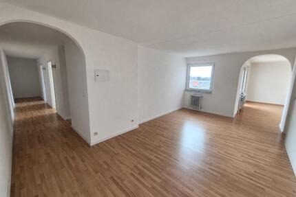 Helle gepflegte 4,5-Zimmer Wohnung mit Loggia, EBK & Garage - Friedrichshafen Ailingen