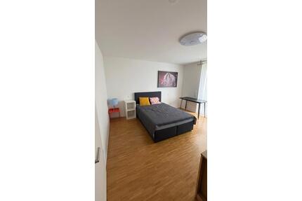 Helles Zimmer (WG) in Stuttgart-Mitte
